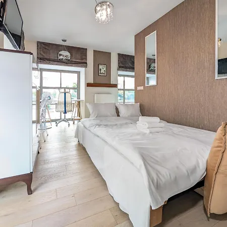 Riverside Modern By Bookinghost Breslavia