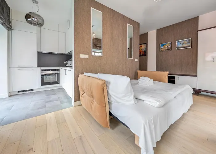 Riverside Modern By Bookinghost Breslavia