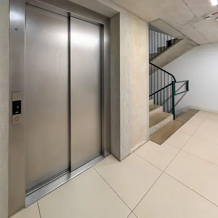 Riverside Modern By Bookinghost *